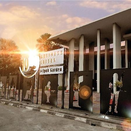 1969 Business Suites @ Ipoh Garden Buitenkant foto