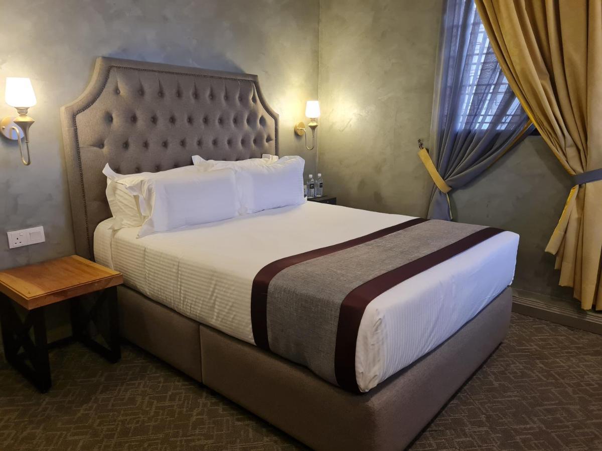 1969 Business Suites @ Ipoh Garden Buitenkant foto
